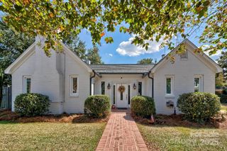 207 W Richland Street, Kershaw, SC 29067