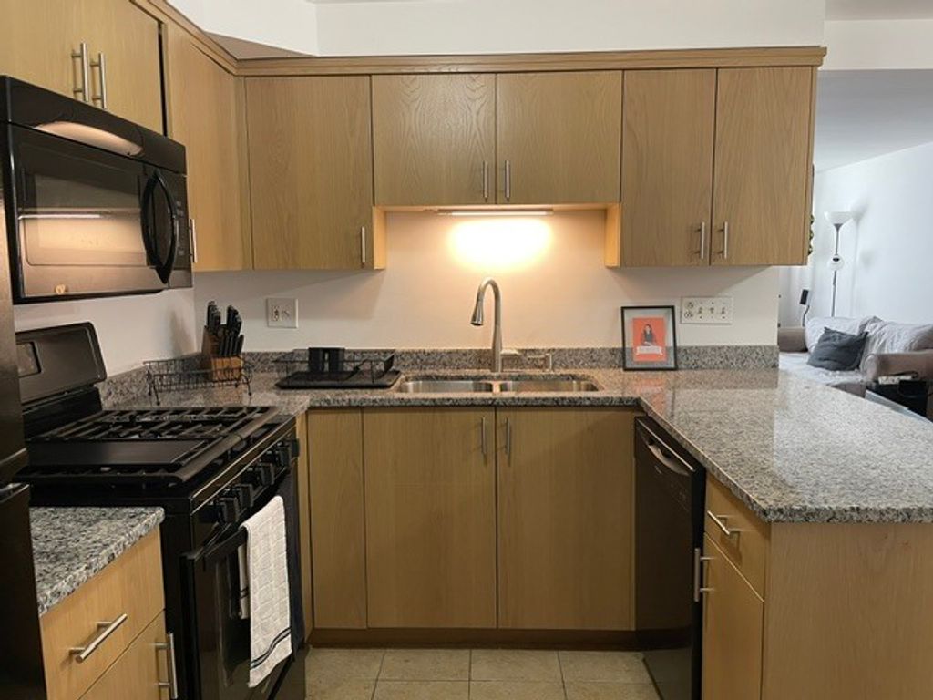 6845 N NORTHWEST Highway 6845-1W, Chicago, IL 60631 — photo 5