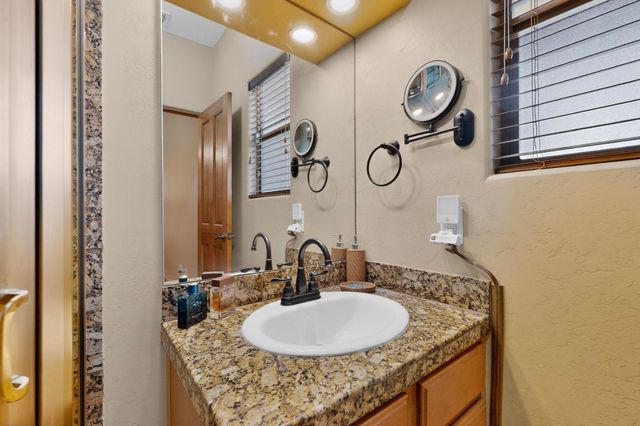 5004 Mirada Court NW, Albuquerque, NM 87120