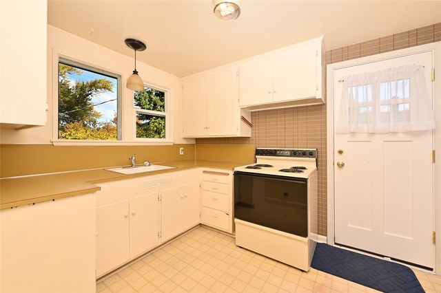 4528 NE 54th Street, Seattle, WA 98105