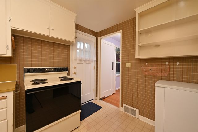 4528 NE 54th Street, Seattle, WA 98105