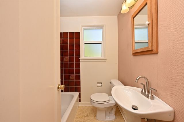 4528 NE 54th Street, Seattle, WA 98105