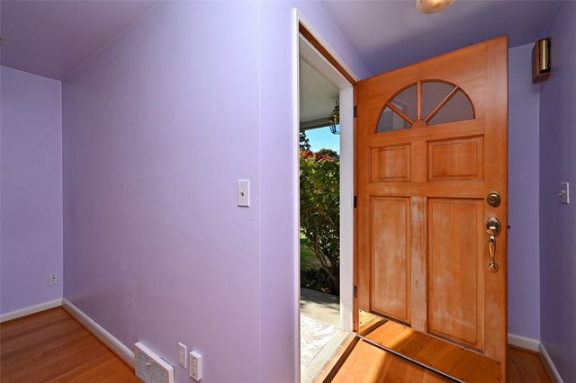 4528 NE 54th Street, Seattle, WA 98105