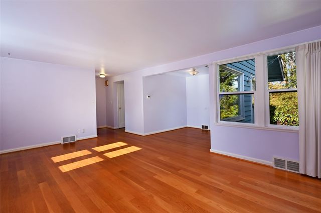 4528 NE 54th Street, Seattle, WA 98105