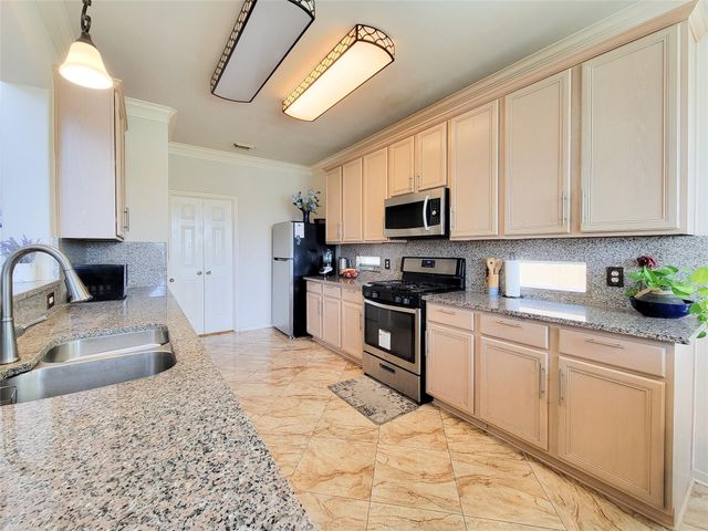 11811 Champions Grove Lane, Houston, TX 77066