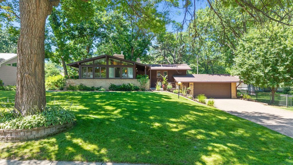 5164 Saint Moritz Drive, Fridley, MN 55421