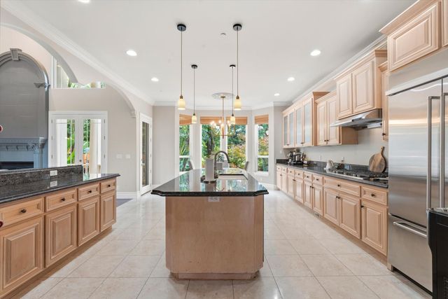 8540 Le Parc Ct, Fair Oaks, CA 95628