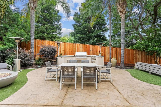 8540 Le Parc Ct, Fair Oaks, CA 95628