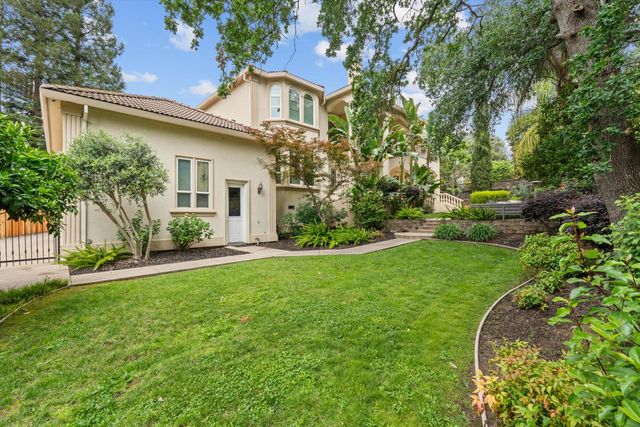8540 Le Parc Ct, Fair Oaks, CA 95628