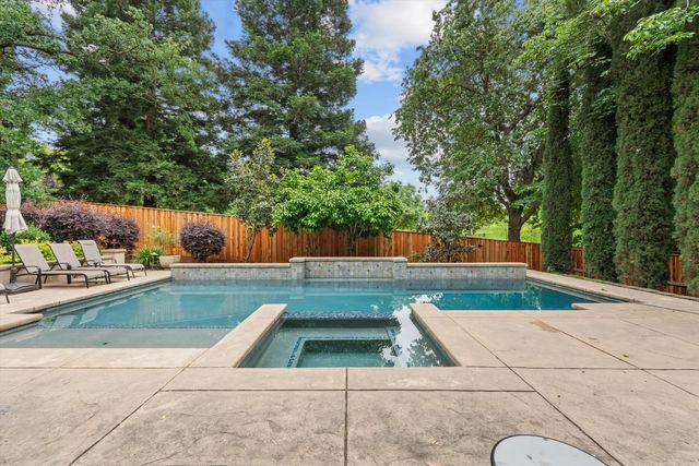 8540 Le Parc Ct, Fair Oaks, CA 95628