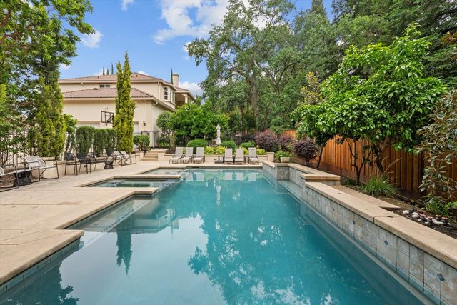 8540 Le Parc Ct, Fair Oaks, CA 95628