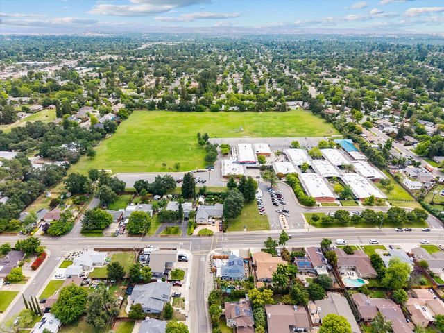 8540 Le Parc Ct, Fair Oaks, CA 95628