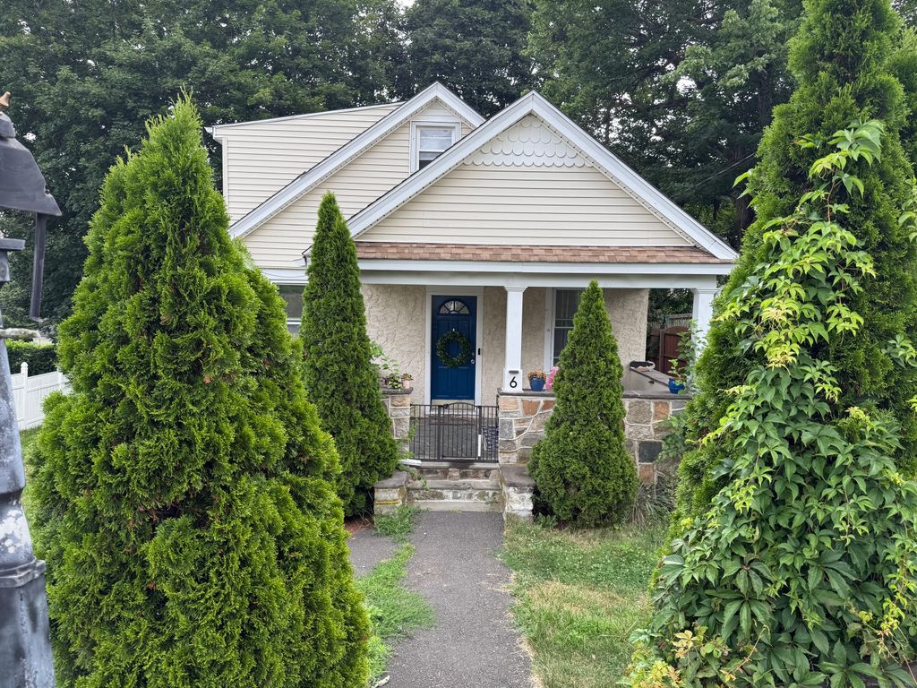 6 Lane Avenue, Trumbull, CT 06611