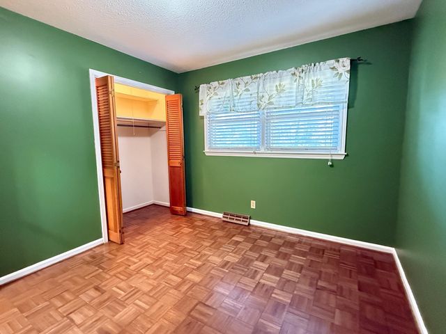 238 Lakeview Dr, Blacksburg, SC 29702