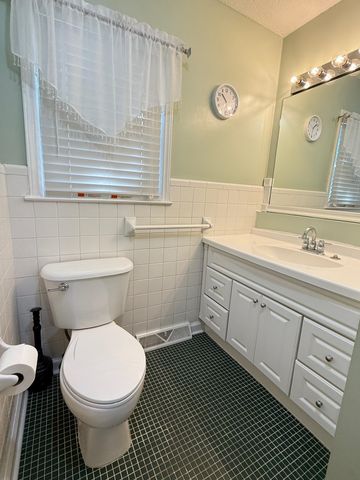 238 Lakeview Dr, Blacksburg, SC 29702