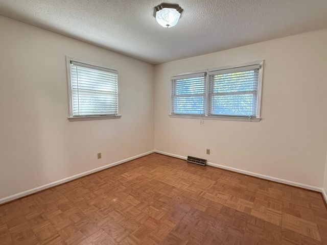 238 Lakeview Dr, Blacksburg, SC 29702