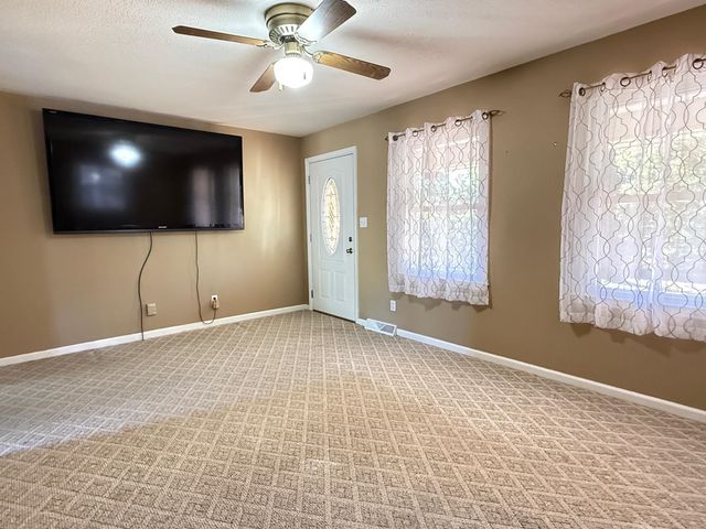 238 Lakeview Dr, Blacksburg, SC 29702