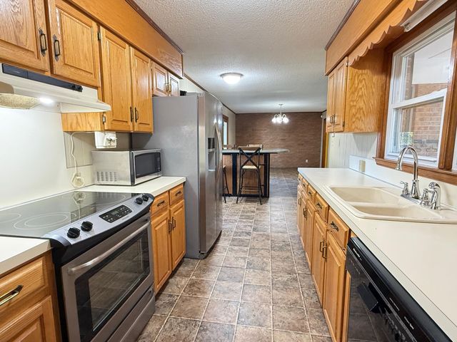 238 Lakeview Dr, Blacksburg, SC 29702