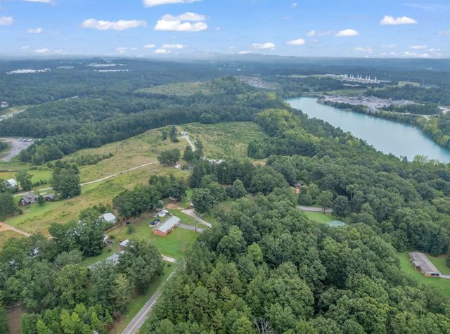 238 Lakeview Dr, Blacksburg, SC 29702