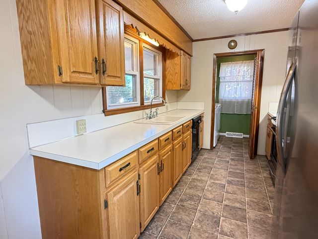 238 Lakeview Dr, Blacksburg, SC 29702