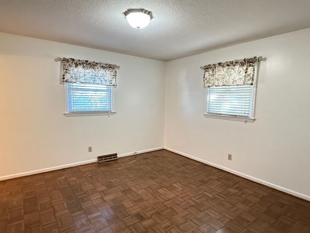 238 Lakeview Dr, Blacksburg, SC 29702