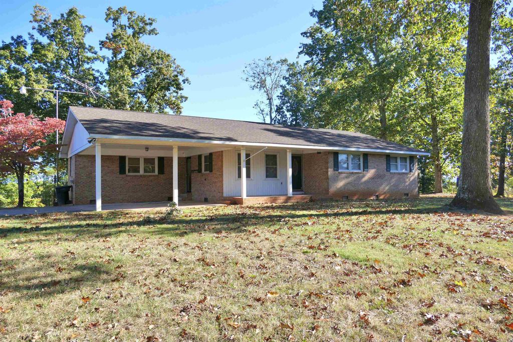238 Lakeview Dr, Blacksburg, SC 29702