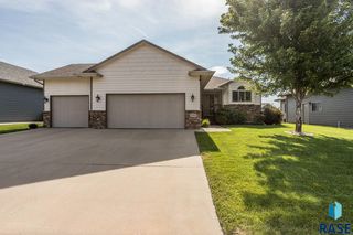5300 S Westwind Ave, Sioux Falls, SD 57108