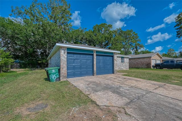 8623 Valley Forest Drive, Houston, TX 77078