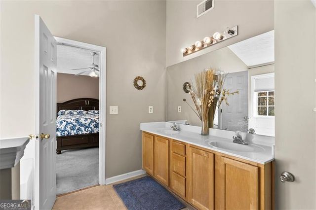 995 CHIMNEY TRACE Way, Lawrenceville, GA 30045