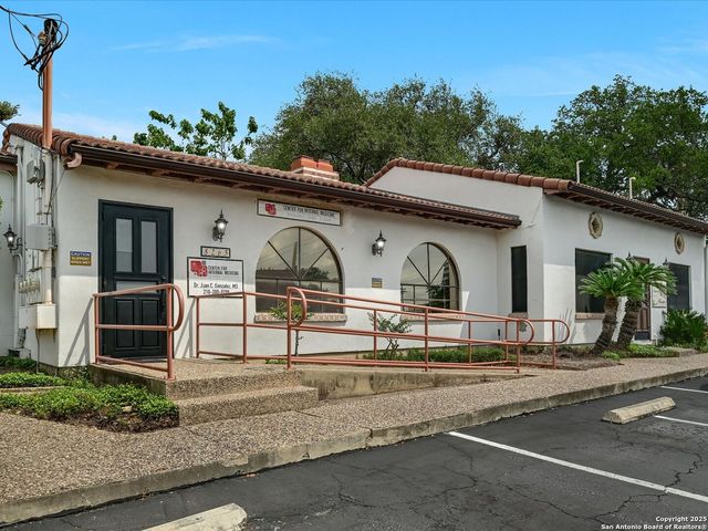 8265 Fredericksburg, San Antonio, TX 78229