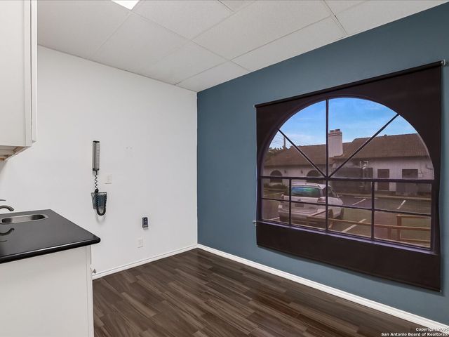 8265 Fredericksburg, San Antonio, TX 78229