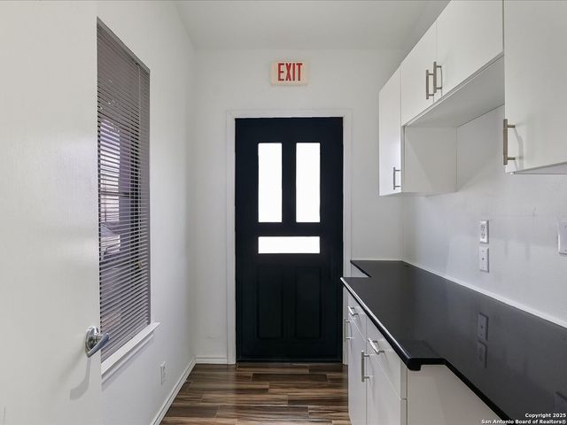 8265 Fredericksburg, San Antonio, TX 78229