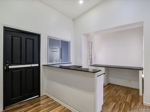 8265 Fredericksburg, San Antonio, TX 78229
