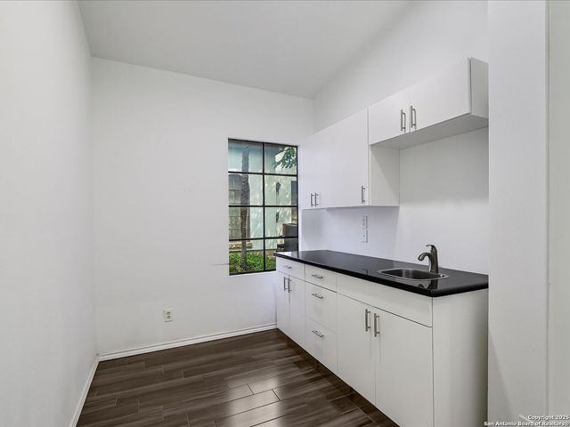 8265 Fredericksburg, San Antonio, TX 78229