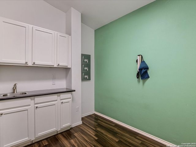 8265 Fredericksburg, San Antonio, TX 78229