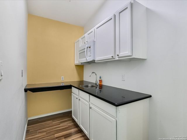 8265 Fredericksburg, San Antonio, TX 78229