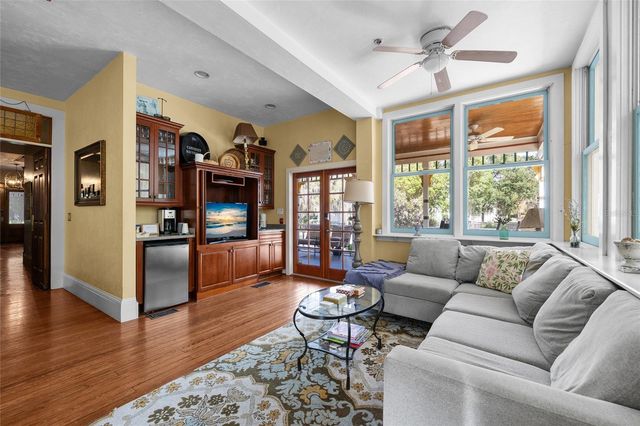 221 SE 7TH STREET, Gainesville, FL 32601