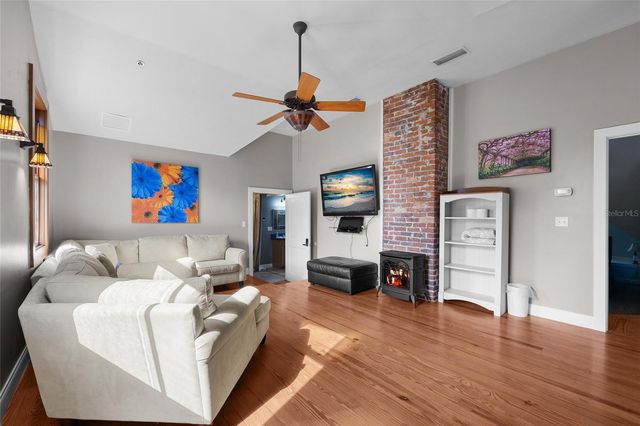 221 SE 7TH STREET, Gainesville, FL 32601