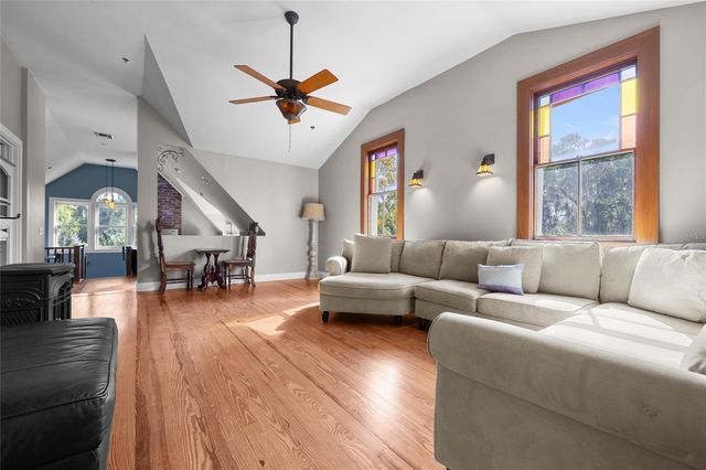 221 SE 7TH STREET, Gainesville, FL 32601