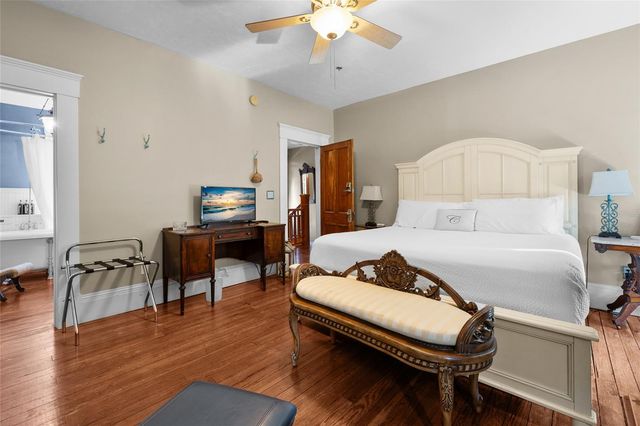 221 SE 7TH STREET, Gainesville, FL 32601