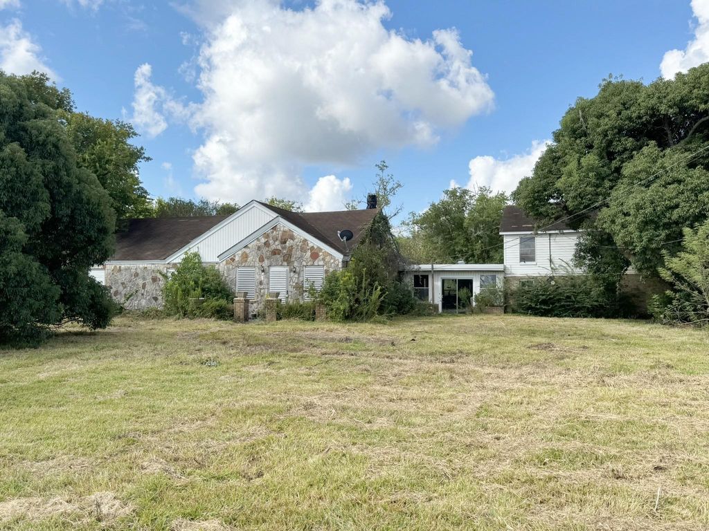 14040 S Highway 288b, Angleton, TX 77515