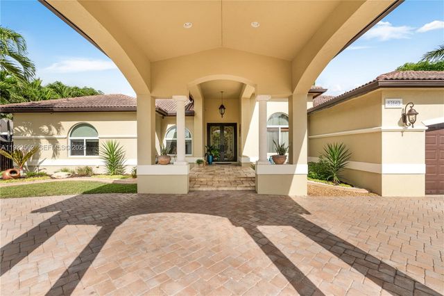 13163 SW 191st Ter, Miami, FL 33177