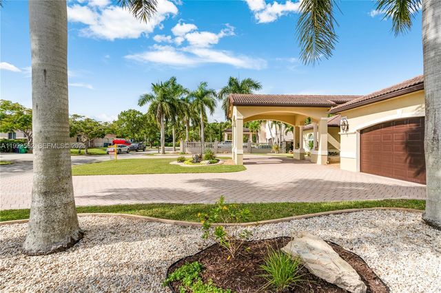 13163 SW 191st Ter, Miami, FL 33177