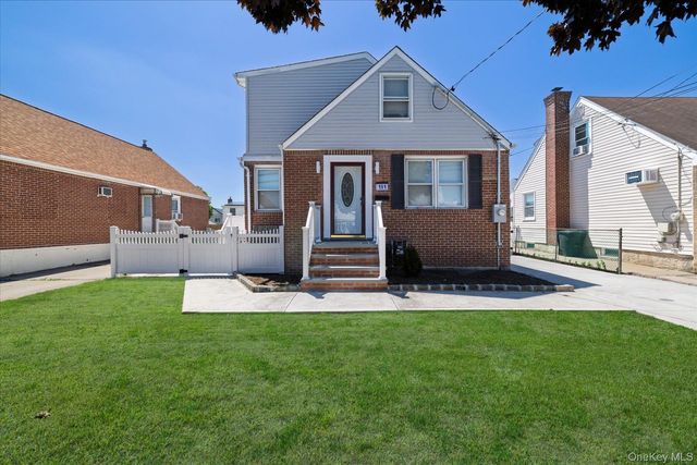 191 Raff Avenue, Mineola, NY 11501