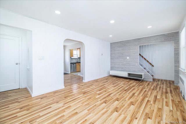 191 Raff Avenue, Mineola, NY 11501