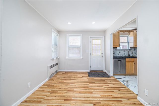 191 Raff Avenue, Mineola, NY 11501