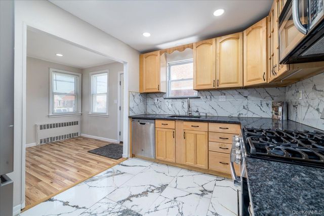 191 Raff Avenue, Mineola, NY 11501