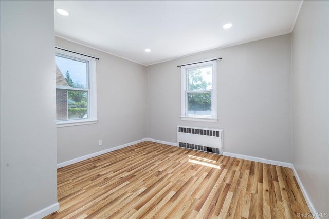 191 Raff Avenue, Mineola, NY 11501