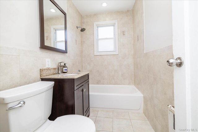 191 Raff Avenue, Mineola, NY 11501