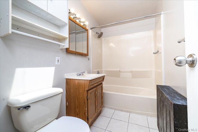 191 Raff Avenue, Mineola, NY 11501